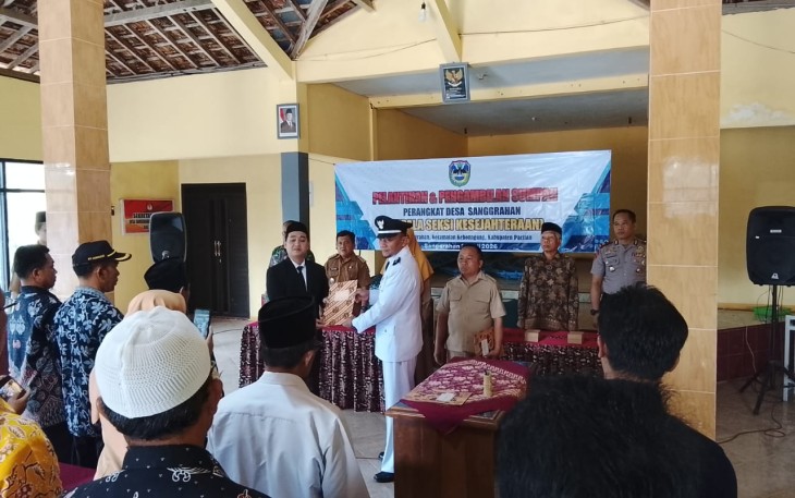Danramil 0801/02 Kebonagung Berpesan Berikan Layanan Terbaik Dalam Pelantikan Perangkat Desa