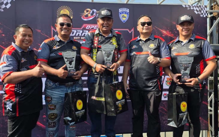 Ketua Ikatan Alumni Akademi Kepolisian (Akpol) 1990 Dhira Brata yang juga menjabat sebagai Wakapolri, Komjen Pol. Prof. Dr. Dedi Prasetyo, S.H., M.Hum., M.Si., M.M