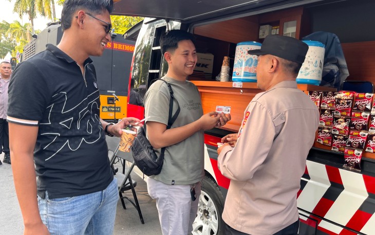 Pojok Kamtibmas Polres Ngawi Hadir di Pasar Krompol Ajak Warga Jaga Kamtibmas
