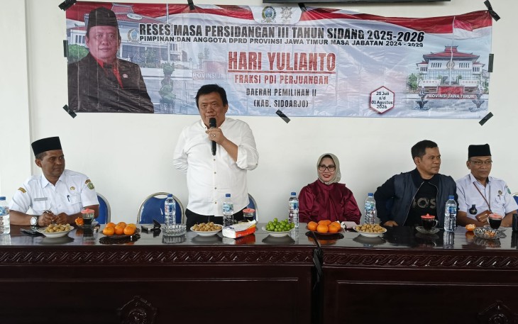Anggota DPRD Jawa Timur dari Fraksi PDI Perjuangan, Hari Yulianto, saat reses di Balai Desa Trompoasri, Kecamatan Jabon, Kabupaten Sidoarjo, Selasa (28/7/2026)