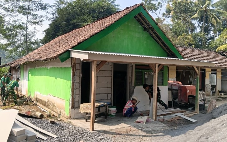 Finishing RTLH rumah ibu Tuha