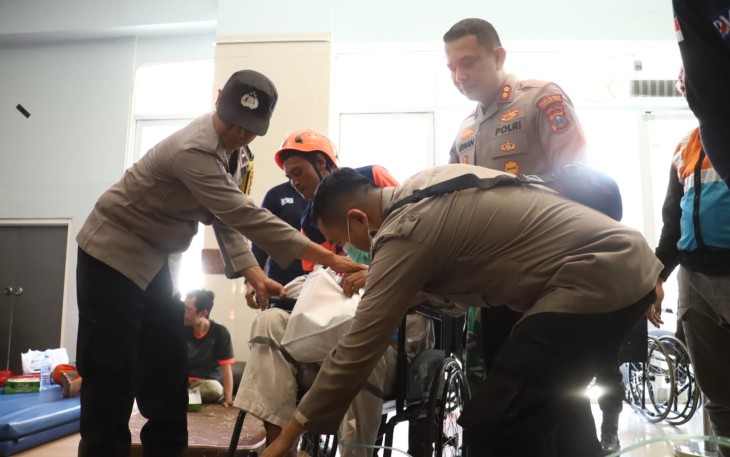 Polres Pelabuhan Tanjungperak Dampingi Korban Peristiwa KM Mutiara Sentosa II, Pastikan Penanganan Maksimal