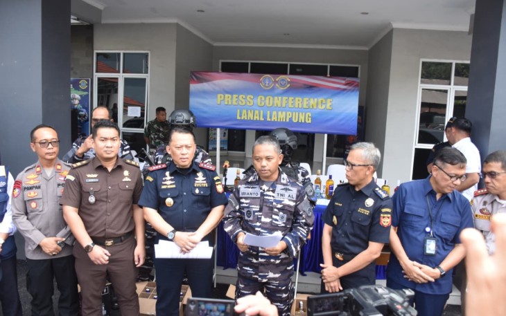 TNI AL Gagalkan Peredaran Ribuan Liter Minuman Keras Ilegal di Pelabuhan Bakauheni 