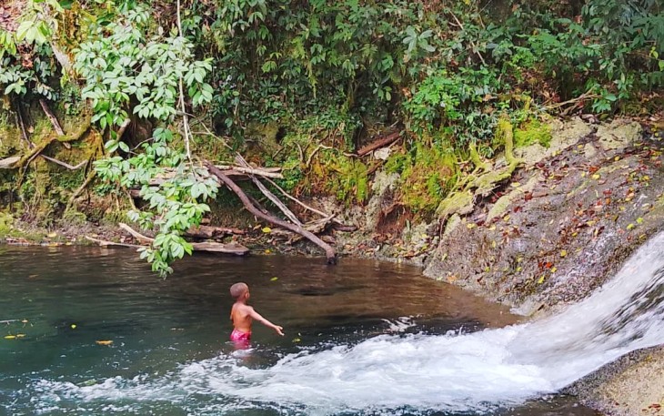 Air terjun kampung Sesor