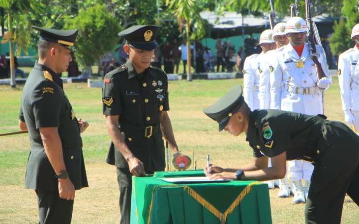Danrindam XVIII/Ksr Brigjen TNI Yusuf Sampetoding, S.I.P., resmi menutup Pendidikan Pertama Bintara Infanteri (Dikmaba Infanteri) TNI AD Gelombang II TA 2026 di Lapangan Upacara Rindam XVIII/Ksr, Selasa (11/8/2026)