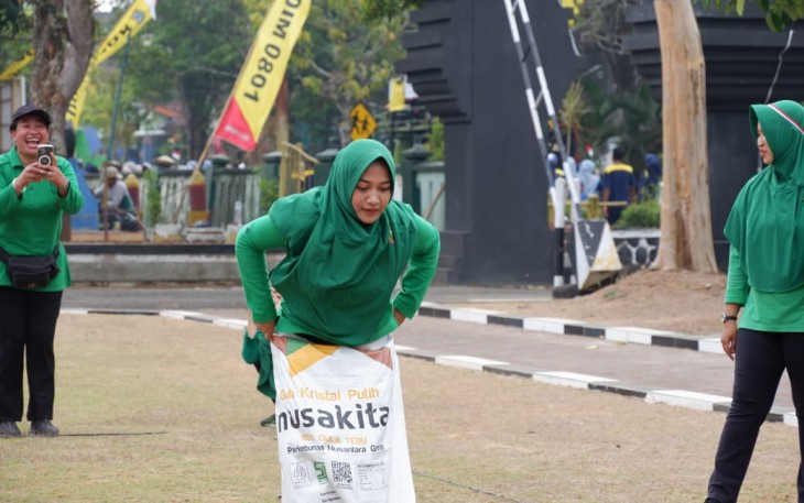 Perlombaan balap karung