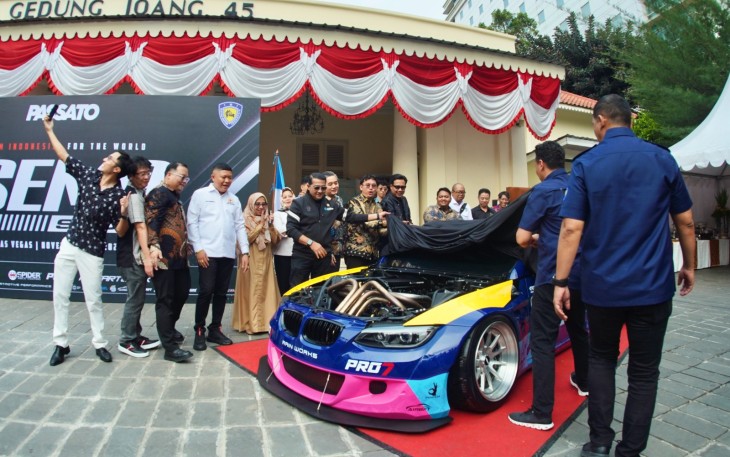 Menteri Ekonomi Kreatif/Kepala Badan Ekonomi Kreatif (Ekraf), Teuku Riefky Harsya, menghadiri sekaligus memberi sambutan dalam Press Conference NMAA IMI SEMA Project 2026 di Gedung Joang 45, Jakarta, Rabu (19/8/2026)
