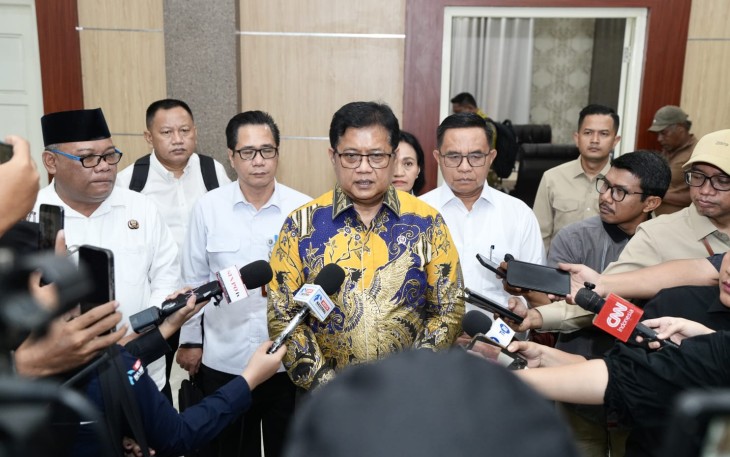 Wakil Menteri Transmigrasi  Viva Yoga Mauladi saat melakukan Rapat Koordinasi (Rakor) antara Kementerian Transmigrasi (Kementrans) dan Pemerintah Provinsi (Pemprov) Malut