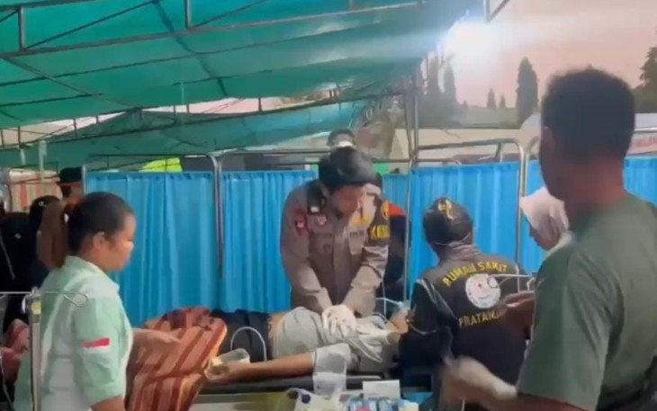 Pusdokkes Polri Berikan Layanan Kesehatan Gratis, 120 Warga Terdampak Gempa di Reo Telah Dilayani
