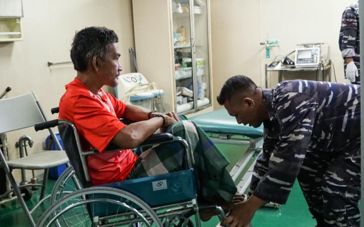 KRI dr Soeharso-990 Berhasil Operasi Korban Patah Tulang NTT 