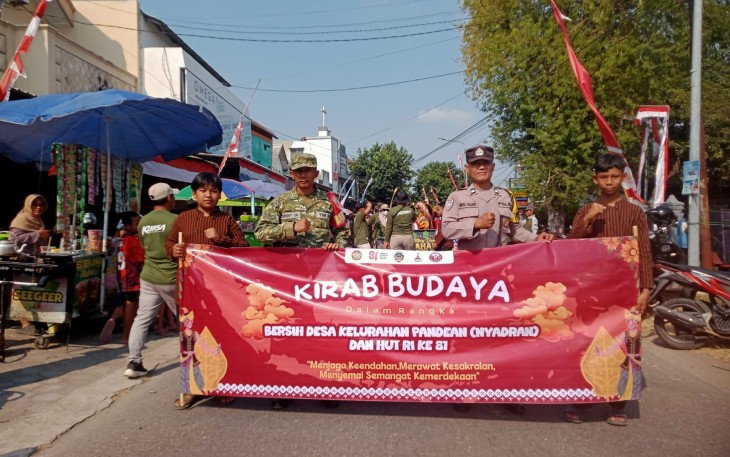 Babinsa Mejayan Kawal Semarak Bersih Desa dan HUT Ke-81 RI