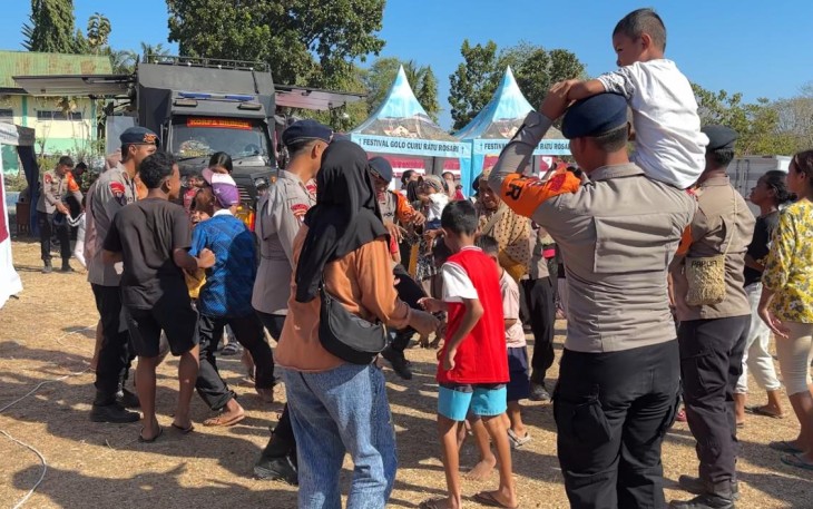 Polri Gelar Senam Trauma Healing untuk Bangkitkan Semangat Pengungsi Pascagempa