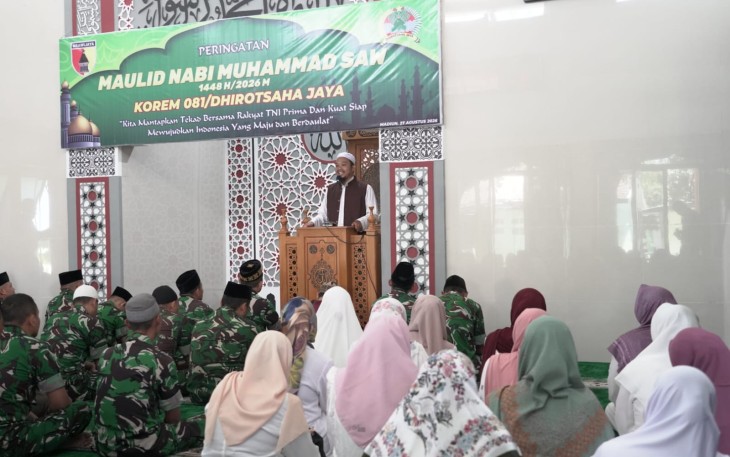 Korem 081/DSJ menggelar peringatan Maulid Nabi Muhammad SAW 1448 H di Masjid Jenderal Sudirman, Makorem 081/DSJ, Jl. Pahlawan No. 50, Kota Madiun, Kamis (27/8/2026).