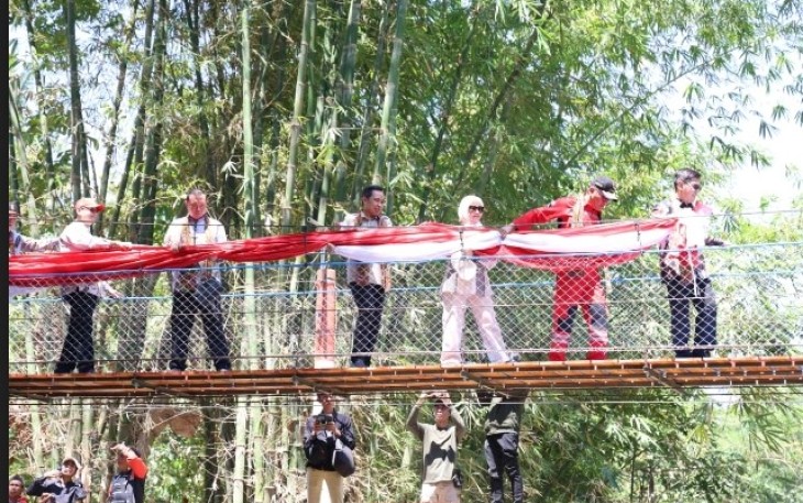 Perkuat Konektivitas Desa, Pemkab Jember Resmikan Dua Jembatan Gantung