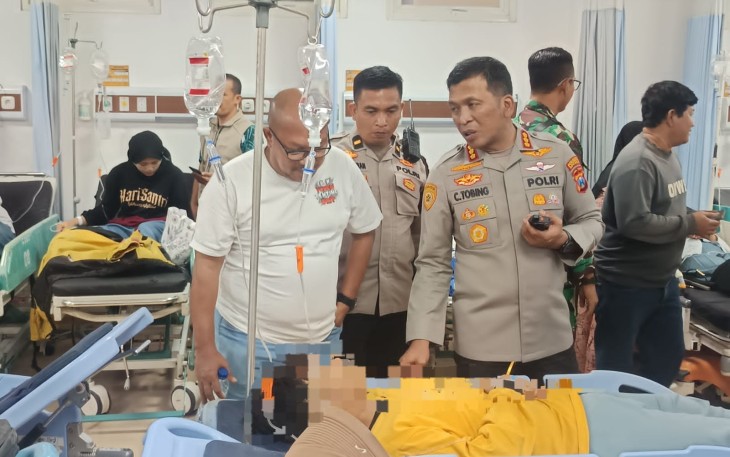 Kapolresta Sidoarjo Cek Kondisi Santri Ponpes Manbaul Hikam di Rumah Sakit