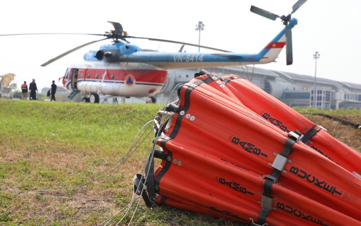 Helikopter water bombing dikerahkan oleh BNPB untuk memadamkan api pada karhutla di Provinsi Jambi. Pada Kamis (3/9), total luas lahan yang berhasil dipadamkan oleh helikopter water bombing mencapai enam hektare