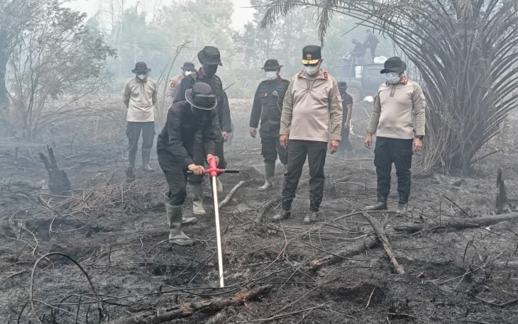 Polda Kalteng Optimalkan Serbuk Tepung Singkong "Hertindo AF31", Untuk Padamkan Bara di Lahan Gambut