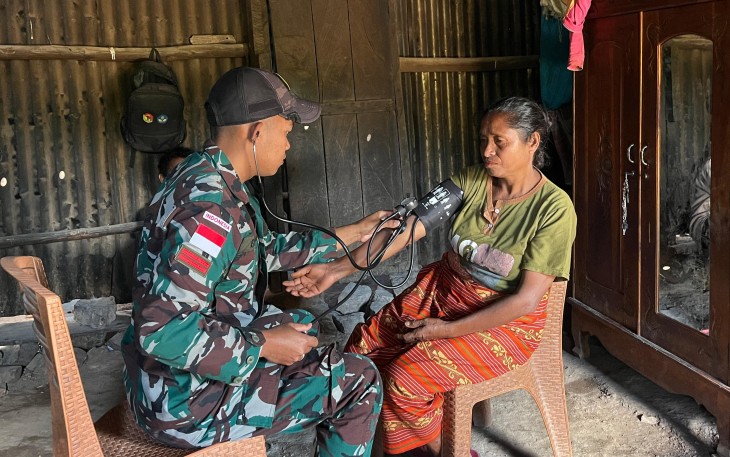 Yonarmed 12 Kostrad Perkuat Kepedulian Kesehatan Masyarakat Perbatasan melalui Program Stunting