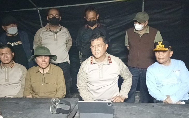 Kapolda Kalteng  Irjen Pol Iwan Kurniawan, S.I.K., M.Si. usai meninjau lokasi Karhutla di Desa Marang, Jl. Tjilik Riwut Km.23