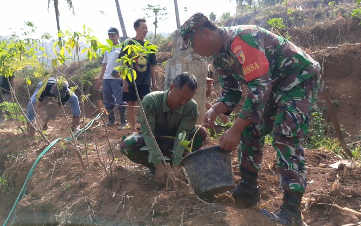 Peringati HUT ke 81 TNI, Kodim Ponorogo Tanam 1050 Bibit Pohon Secara Serentak