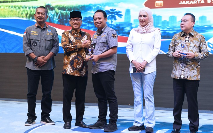 Menteri Desa dan Pembangunan Daerah Tertinggal (Mendes PDT) Yandri Susanto bersama Wakil Mendes PDT Ahmad Riza Patria menghadiri Rapat Kerja Nasional (Rakernas) Asosiasi Kepala Desa Seluruh Indonesia (AKSI)