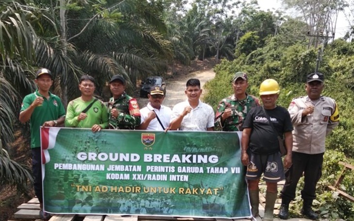 Jembatan Garuda kembali dibangun di Desa Tanjung Jaya, Kecamatan Ipuh, Kabupaten Mukomuko, Bengkulu. Kali ini, jembatan sepanjang 13 meter tersebut dibangun melintasi Sungai Air Semundam