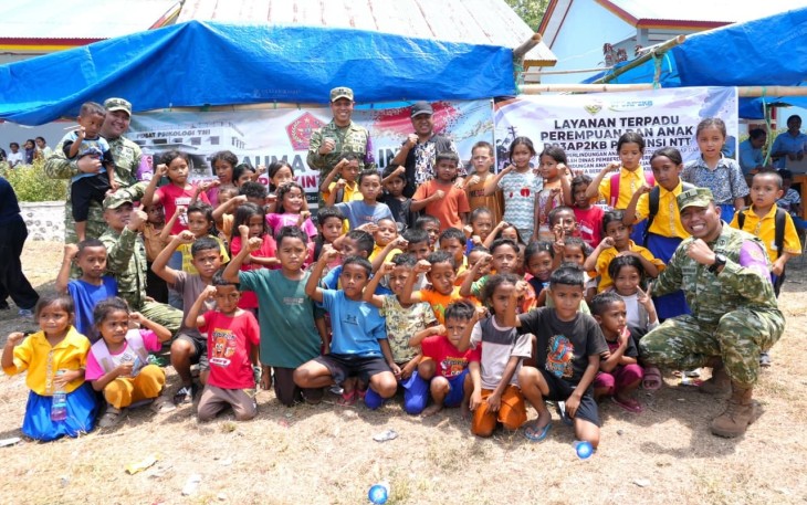 Puspsi TNI Berikan Trauma Healing bagi Anak Penyintas Gempa Bumi NTT
