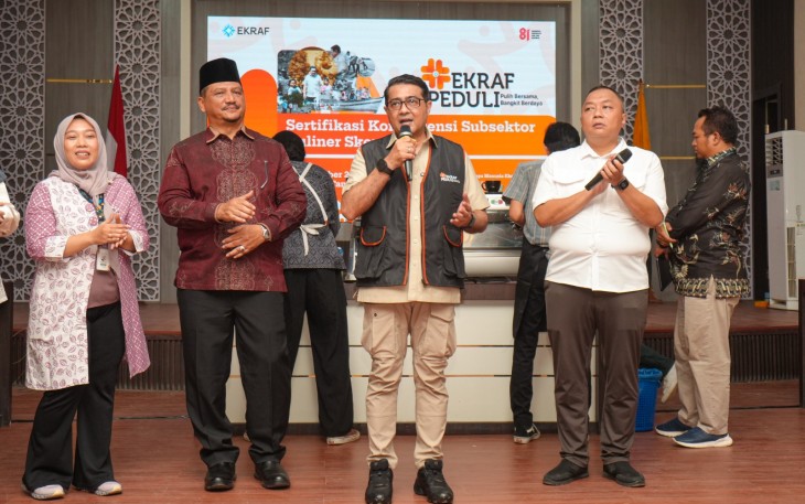Menteri Ekonomi Kreatif/Kepala Badan Ekonomi Kreatif (Ekraf) Teuku Riefky Harsya, hadiri dalam penyelenggaraan program Ekraf Peduli ‘Pulih Bersama, Bangkit Berdaya’ berupa ‘Pelatihan dan Sertifikasi Kompetensi’ di Aula Sekretariat Daerah Aceh Tamiang, pada Jumat (11/9/2026)