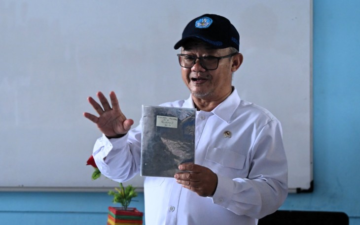 Menteri Pendidikan Dasar dan Menengah (Mendikdasmen), Abdul Mu’ti, meninjau langsung kondisi SMP Negeri 16 Medan