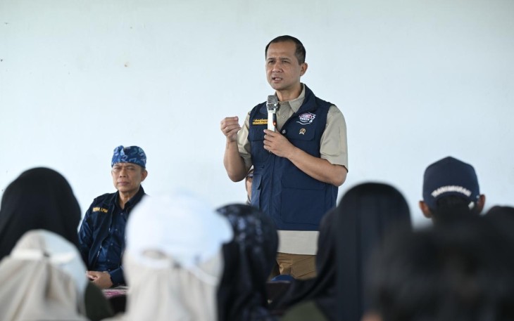 Menteri Transmigrasi M. Iftitah Sulaiman Suryanagara