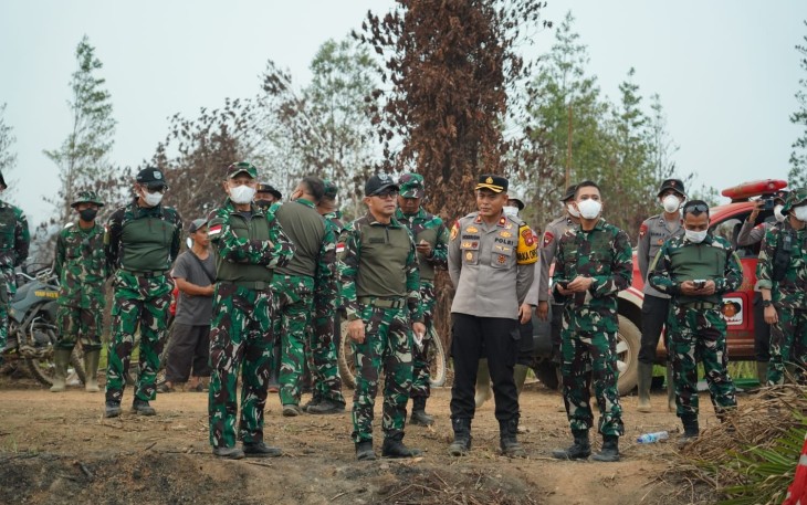 Penanganan Karhutla Sektor Selatan Kalbar Diperkuat, TNI Alihkan Perkuatan Pasukan