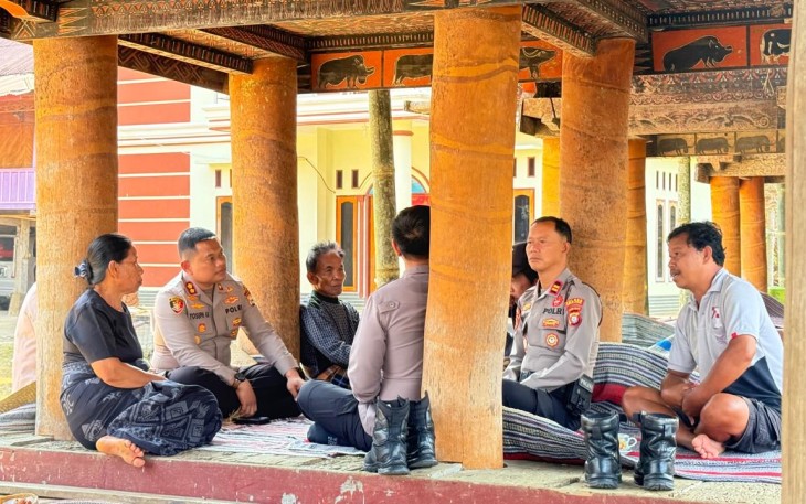 Kapolres Toraja Utara Sambangi Rumah Duka Almarhum Aris Sanda, Korban Penembakan di Papua 