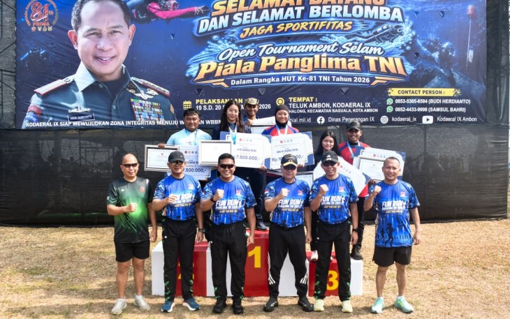 Tempuh Rute Poka - Mako Kodaeral lX, Ribuan Pelari Meriahkan Fun Run HUT ke-81 TNI di Ambon