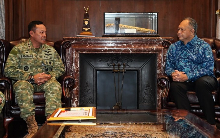 Wadan Kodiklat TNI Anjangsana Ke Kediaman Marsekal TNI (Purn) Fadjar Prasetyo