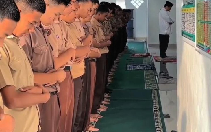 Siswa SMAN 1 Bukit Kemuning Rutin Gelar Sholat Dhuha Bersama untuk Pererat Silaturahmi