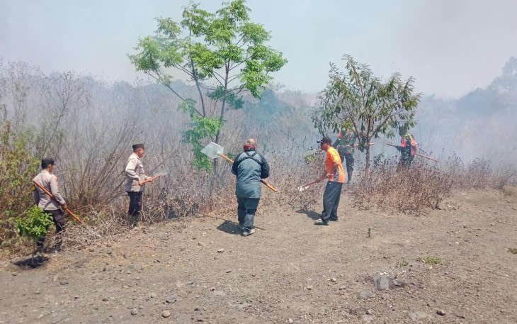Penanganan karhutla di kawasan wisata Black Lava Ijen