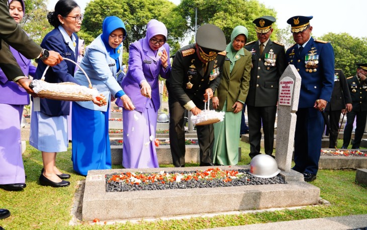 Wakil Panglima TNI Jenderal TNI Tandyo Budi R bertindak selaku Inspektur Upacara (Irup) pada Upacara Ziarah Nasional dalam rangkaian HUT ke-81 TNI Tahun 2026