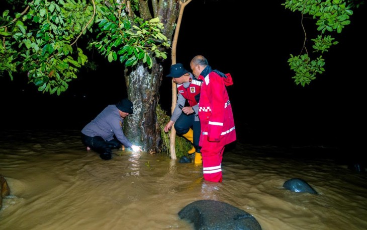 Respons Cepat Tangani Banjir Padang, Polri Kerahkan Personel dan Dirikan Posko Kesehatan