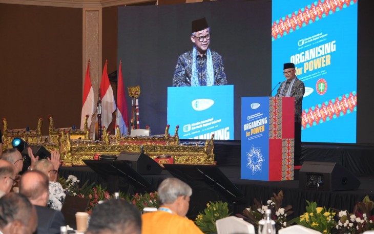 Menteri Pendidikan Dasar dan Menengah (Mendikdasmen), Abdul Mu’ti memberikan sambutan pada Konferensi Regional Asia-Pasifik Education International ke-10, Selasa (13/10)