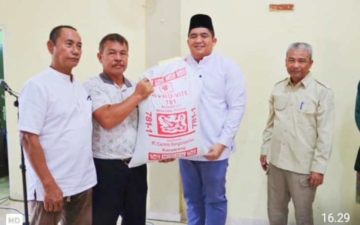 Bupati Roby Serahkan 63.500 Benih Ikan, 8,46 Ton Pakan dan Sarpras Perikanan Tangkap Lainnya