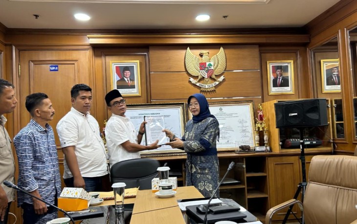 Audiensi masyarakat didampingi langsung Wakil Ketua I DPRD Provinsi Bengkulu, Teuku Zulkarnain dan Tim Advokasi dari Perhimpunan Rakyat Progresif (PRP) dan Green Sumagtra dengan Kementerian Kehutanan 