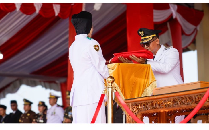 Pimpin Upacara HUT ke-81 RI di Coastal Area, Bupati Karimun Serukan Semangat Guyub Rukun Menuju Indonesia Berdaulat, Adil dan Makmur