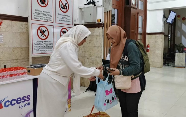 KAI Daop 9 Jember Sediakan Takjil dan Buka Puasa Gratis
