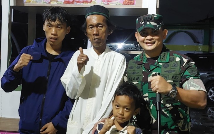 Kodim 0501/JP dan Polres Metro Jakarta Pusat telah menemui pedagang es atas nama Bapak Sudrajat di rumahnya di wilayah Desa Rawa Panjang Kecamatan Bojong Gede Kab. Bogor untuk menyelesaikan permasalahan.