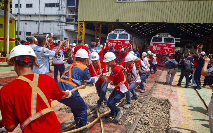 Semangat HUT Kemerdekaan RI ke-81, Insan KAI Daop 2 Bandung Perkuat Kekompakan dan Komitmen Hadirkan Perjalanan KA Aman, Nyaman, dan Tepat Waktu