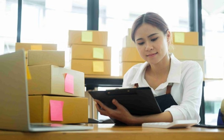 Syarat Lolos Bea Cukai: Panduan Aman Kirim Paket Ke Luar Negeri Tanpa Tertahan