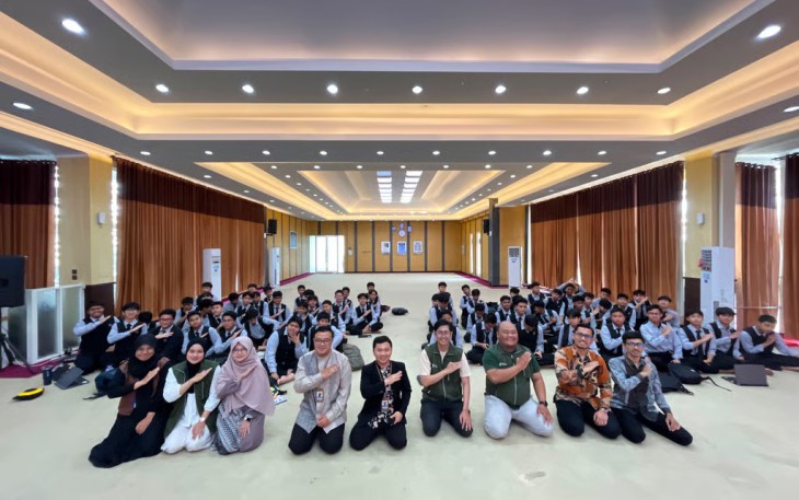 Telkom AI Center Malang Dukung Internal Thursina International Islamic Boarding School Eksplorasi Generative AI melalui AI for Everyone Batch 28
