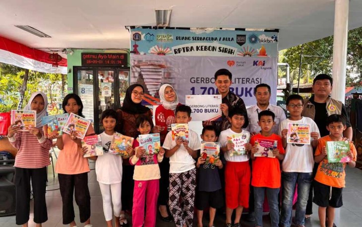 Tingkatkan Minat Baca, KAI Logistik Salurkan 1.700 Buku melalui Program “Gerbong Literasi”