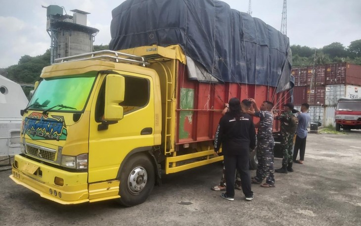 TNI AL Gagalkan Penyelundupan Puluhan Ribu Rokok Ilegal di Pelabuhan Lembar 