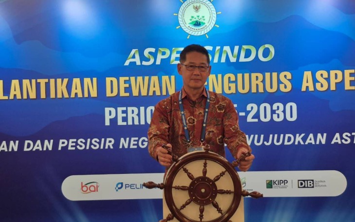Wali Kota Bitung, Hengky Honandar resmi dilantik sebagai Wakil Sekretaris Koordinator Wilayah VI Sulawesi dalam Dewan Pengurus Asosiasi Pemerintah Daerah Kepulauan dan Pesisir Seluruh Indonesia (Aspekindo) periode 2025–2030